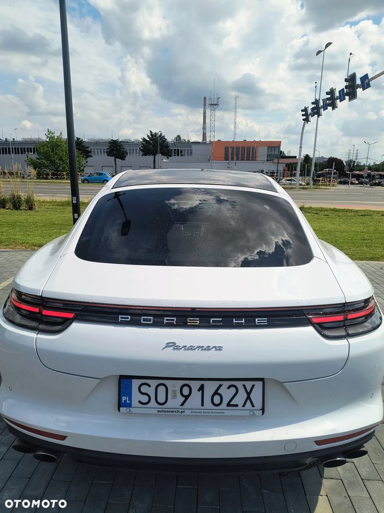 Porsche Panamera - 4