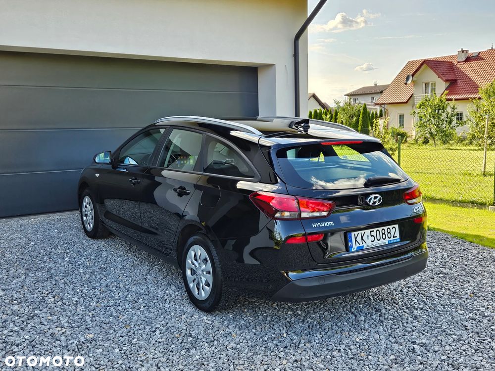 Hyundai i30 1.5 DPI Classic + - 23