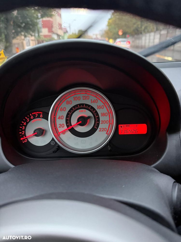Mazda 2 - 8
