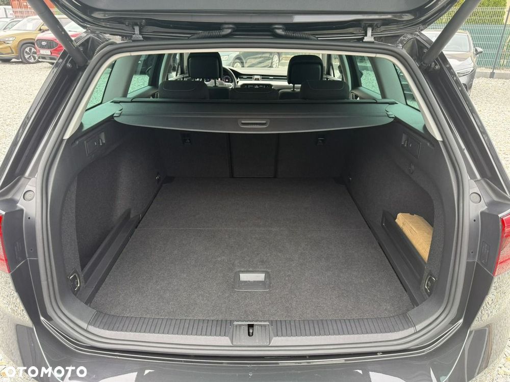 Volkswagen Passat Variant 2.0 TDI SCR Business DSG - 32