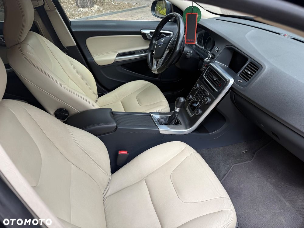 Volvo V60 T3 Edition Pro - 8