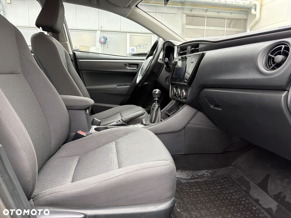 Toyota Corolla - 8
