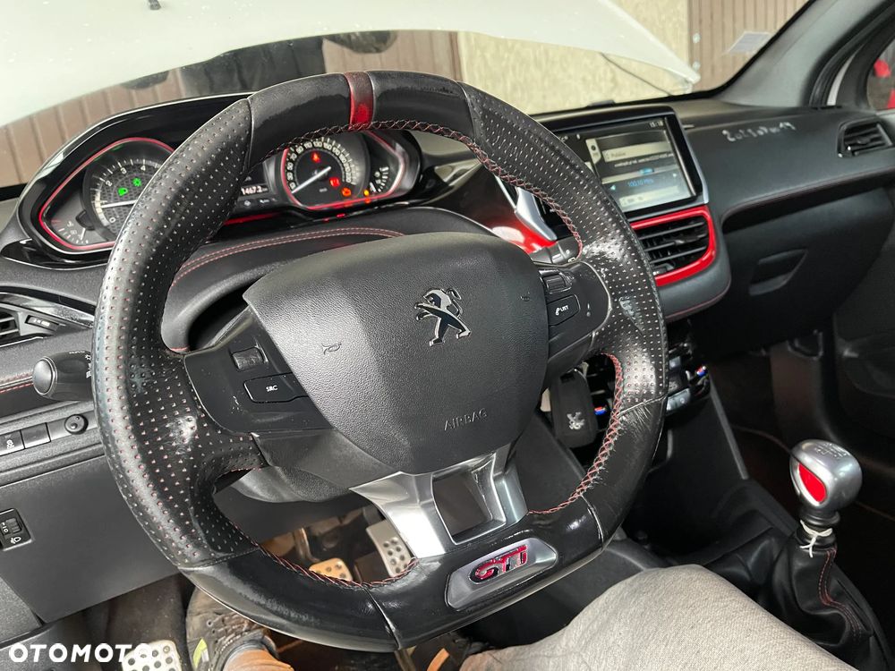 Peugeot 208 1.6 THP GTi - 17