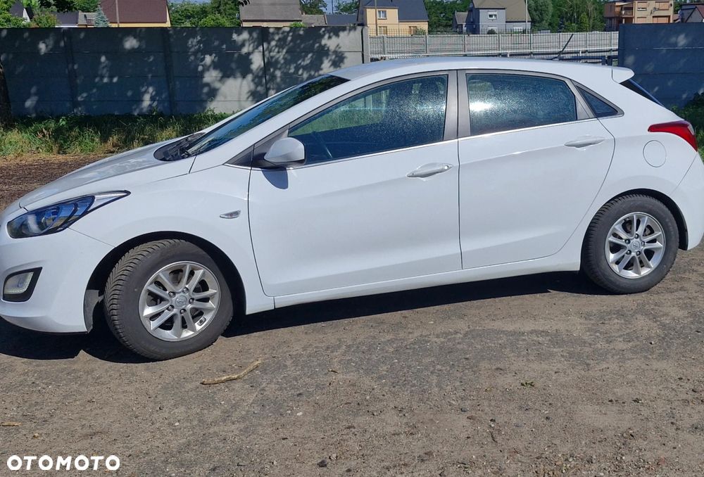 Hyundai i30 blue 1.6 CRDi Trend - 2