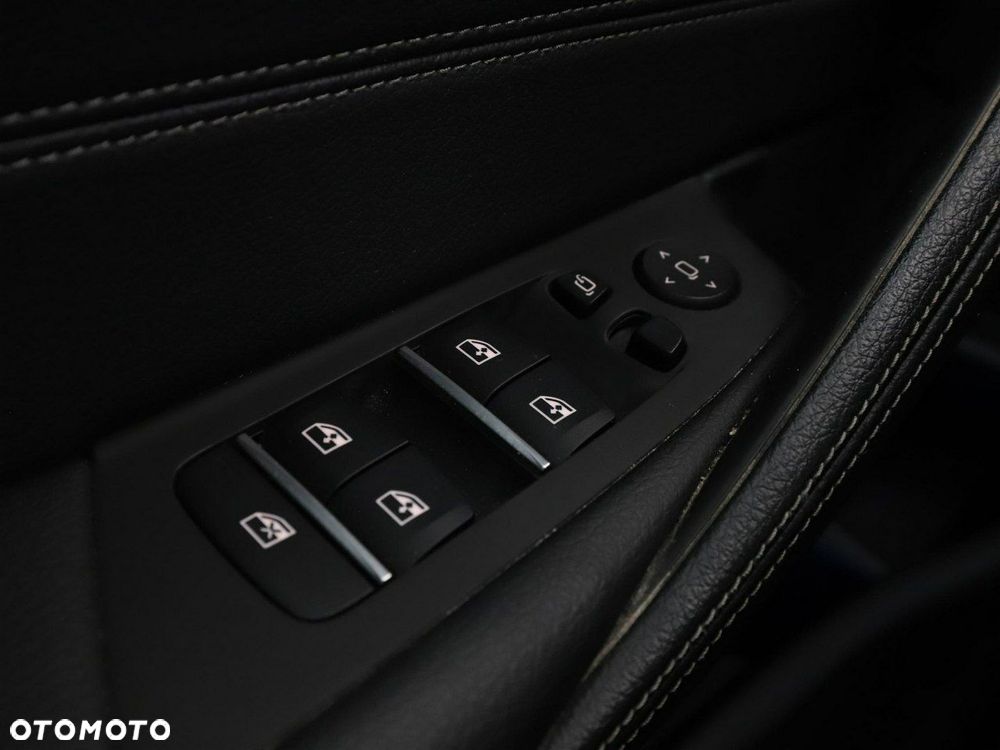 BMW Seria 5 520e Luxury Line - 37