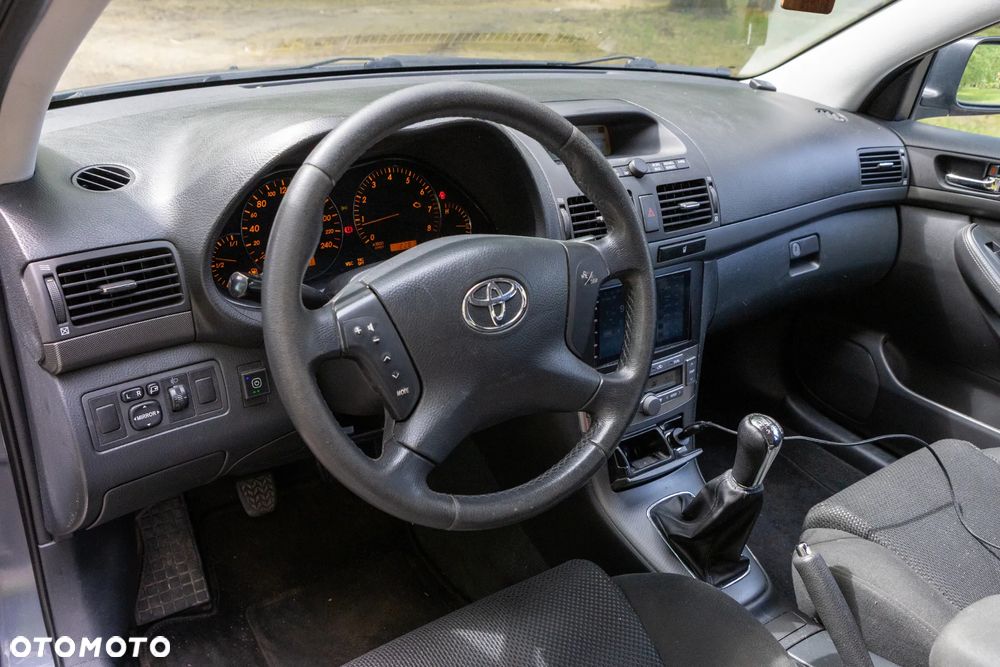 Toyota Avensis 1.8 VVT-i Combi - 7