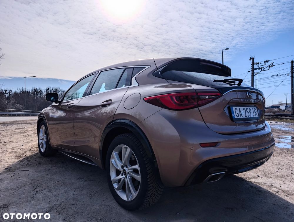 Infiniti Q30 - 4