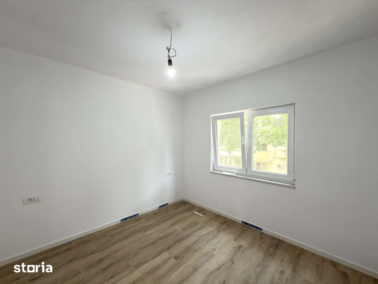 Apartament cu 3 camere, decomandat, 65mp, etaj 1 - zona Dambovita — fotografia 3