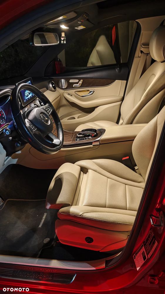 Mercedes-Benz GLC 300 4Matic 9G-TRONIC Exclusive - 38