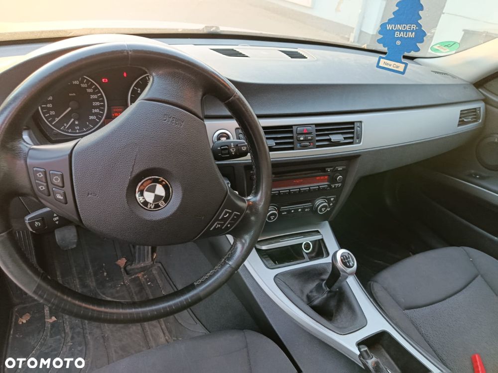 BMW Seria 3 318i - 8