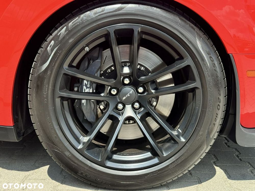 Dodge Challenger - 12