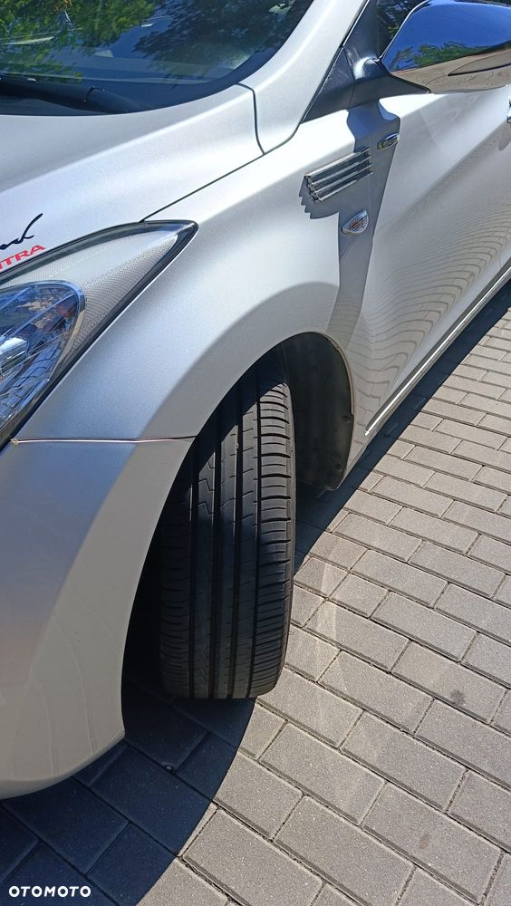 Hyundai Elantra 1.6 Comfort - 3