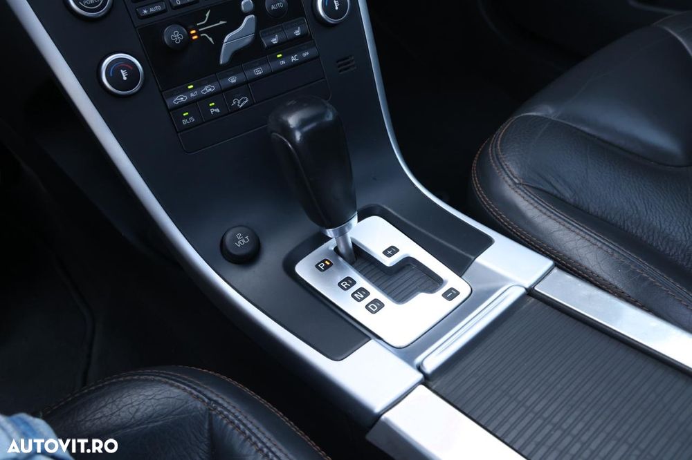 VOLVO XC60 2011 — imagine 26