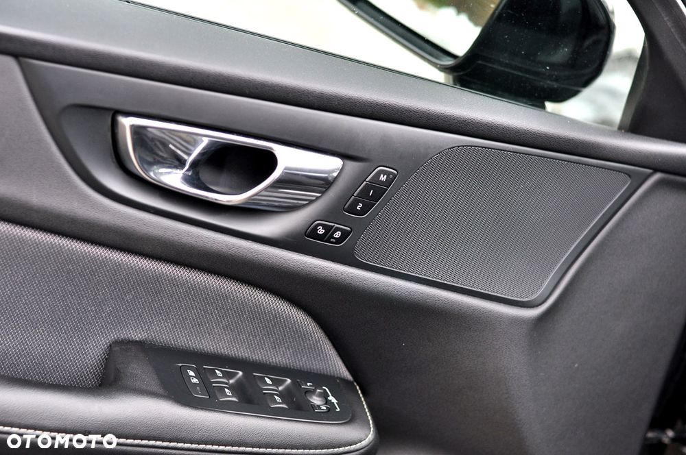 Volvo V60 T4 Geartronic R-Design - 40