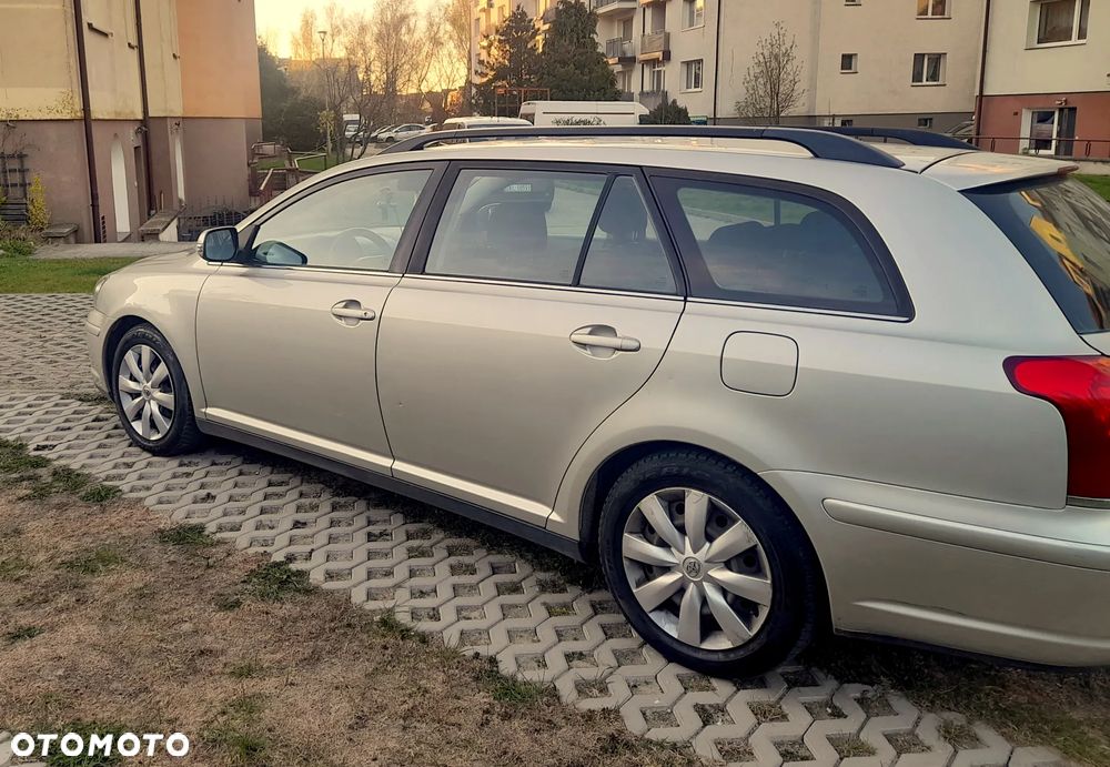 Toyota Avensis 1.8 VVT-i Luna - 12