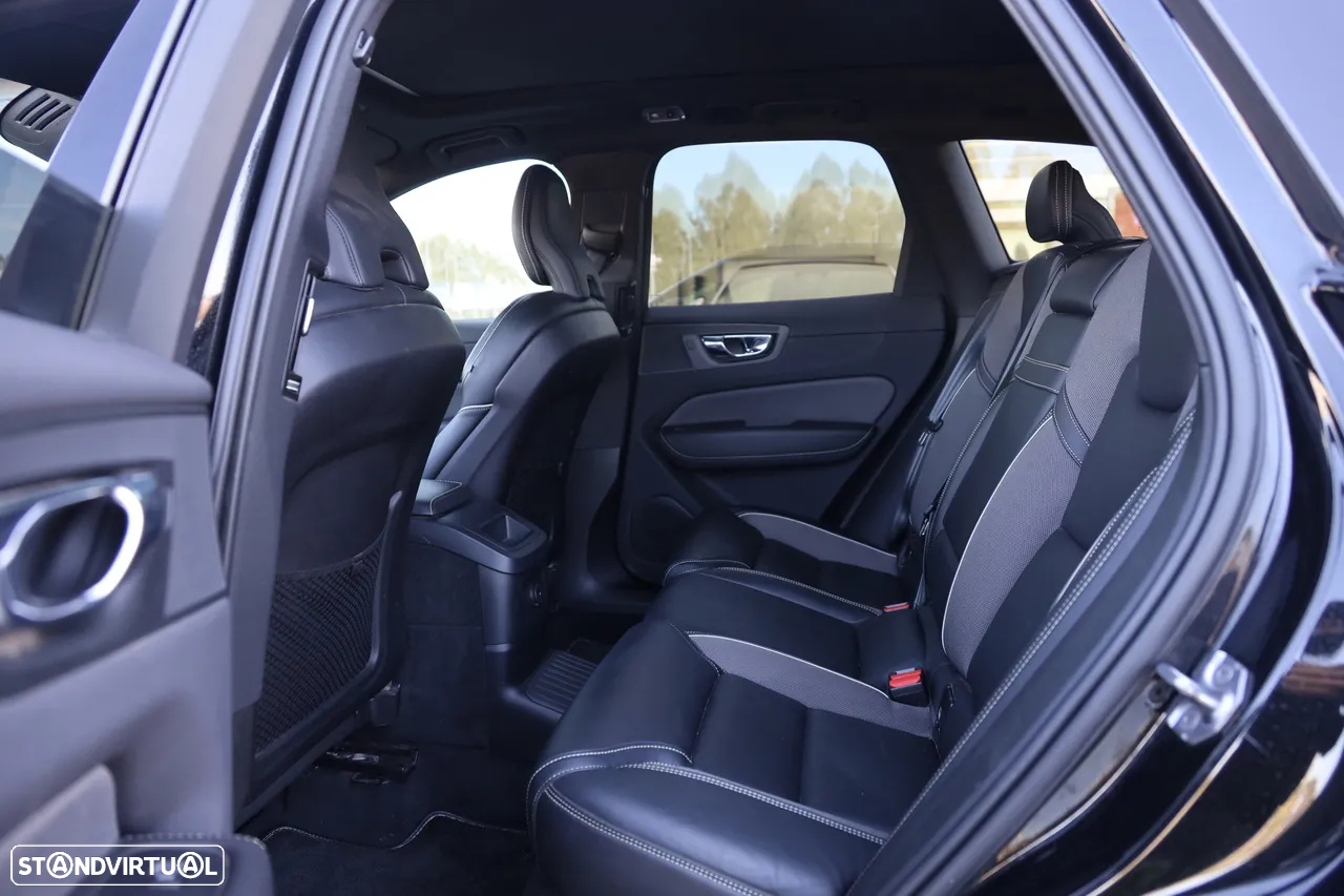 Volvo XC 60 2.0 T6 PHEV R-Design AWD - 12