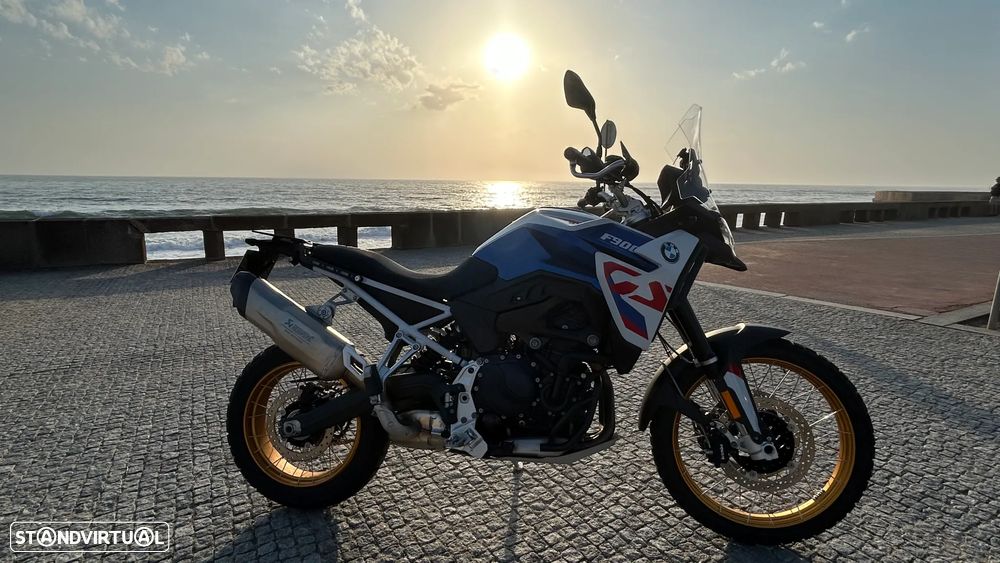 BMW F 900 GS Lightwhite / Racing Blue Metalizado (Versão GS Trophy) - 8