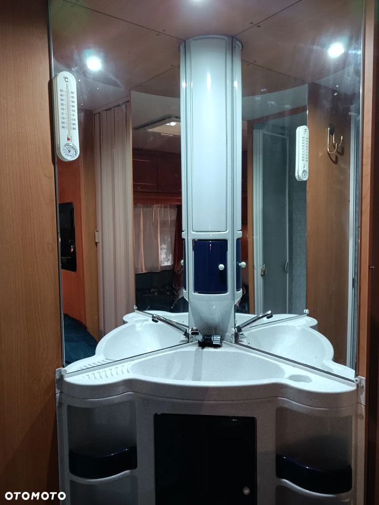 Adria Unica 462 DP - 17