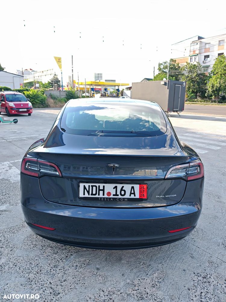 Tesla Model 3 - 6
