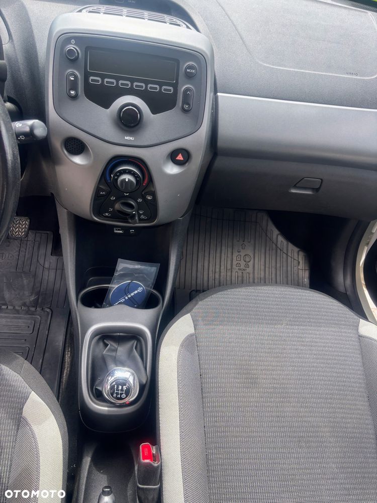 Toyota Aygo x-play - 8