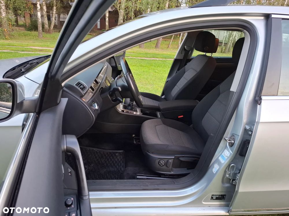 Volkswagen Passat 2.0 TDI Comfortline - 6