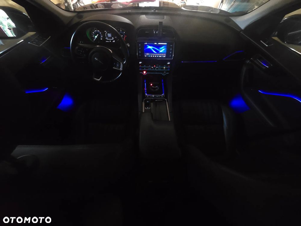 Jaguar F-Pace 2.0 i4D AWD Pure - 10
