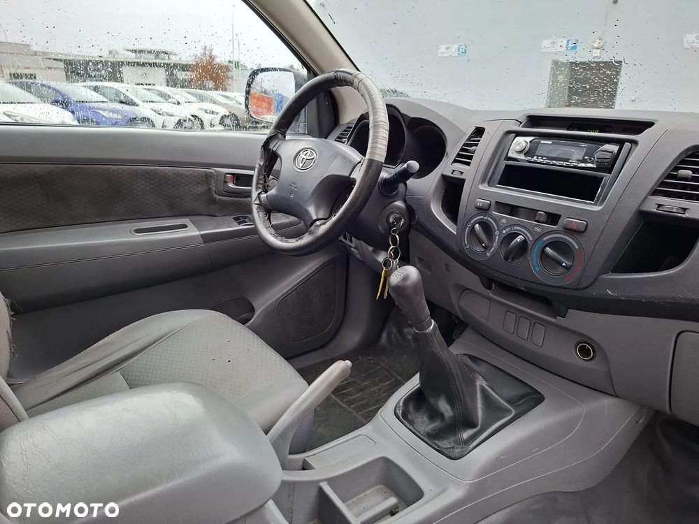 Toyota Hilux 2.5 D-4D DLX - 8