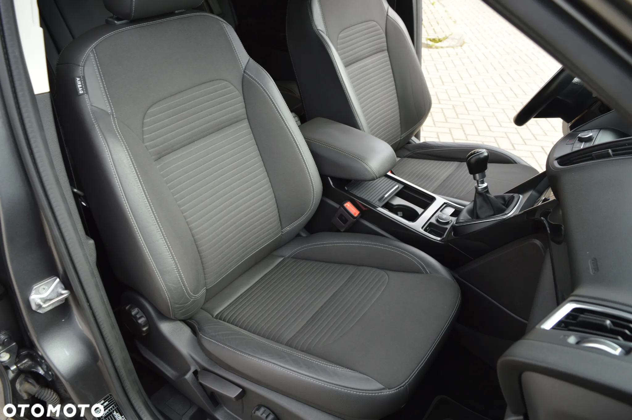 Ford Kuga 1.5 EcoBoost 2x4 Titanium - 25