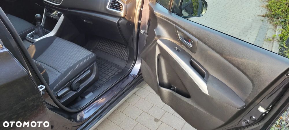 Suzuki SX4 1.6 Comfort Plus - 36