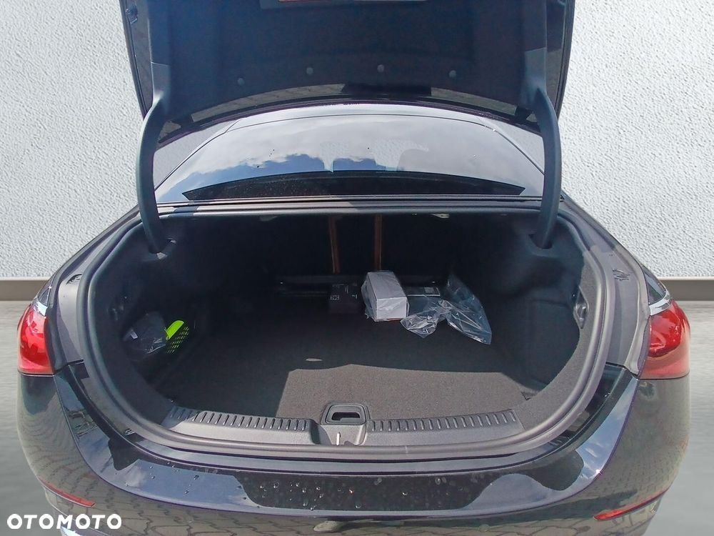 Mercedes-Benz Klasa E 220 d mHEV 4-Matic AMG 9G-Tronic - 8