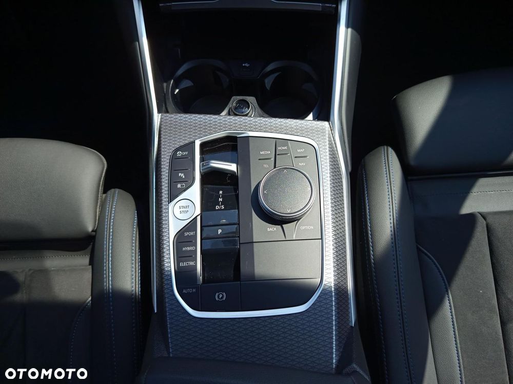 BMW Seria 3 330e xDrive M Sport sport - 18