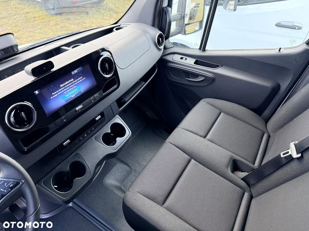 Mercedes-Benz Sprinter - 11