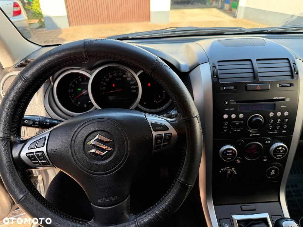 Suzuki Grand Vitara 2.4 Premium - 12