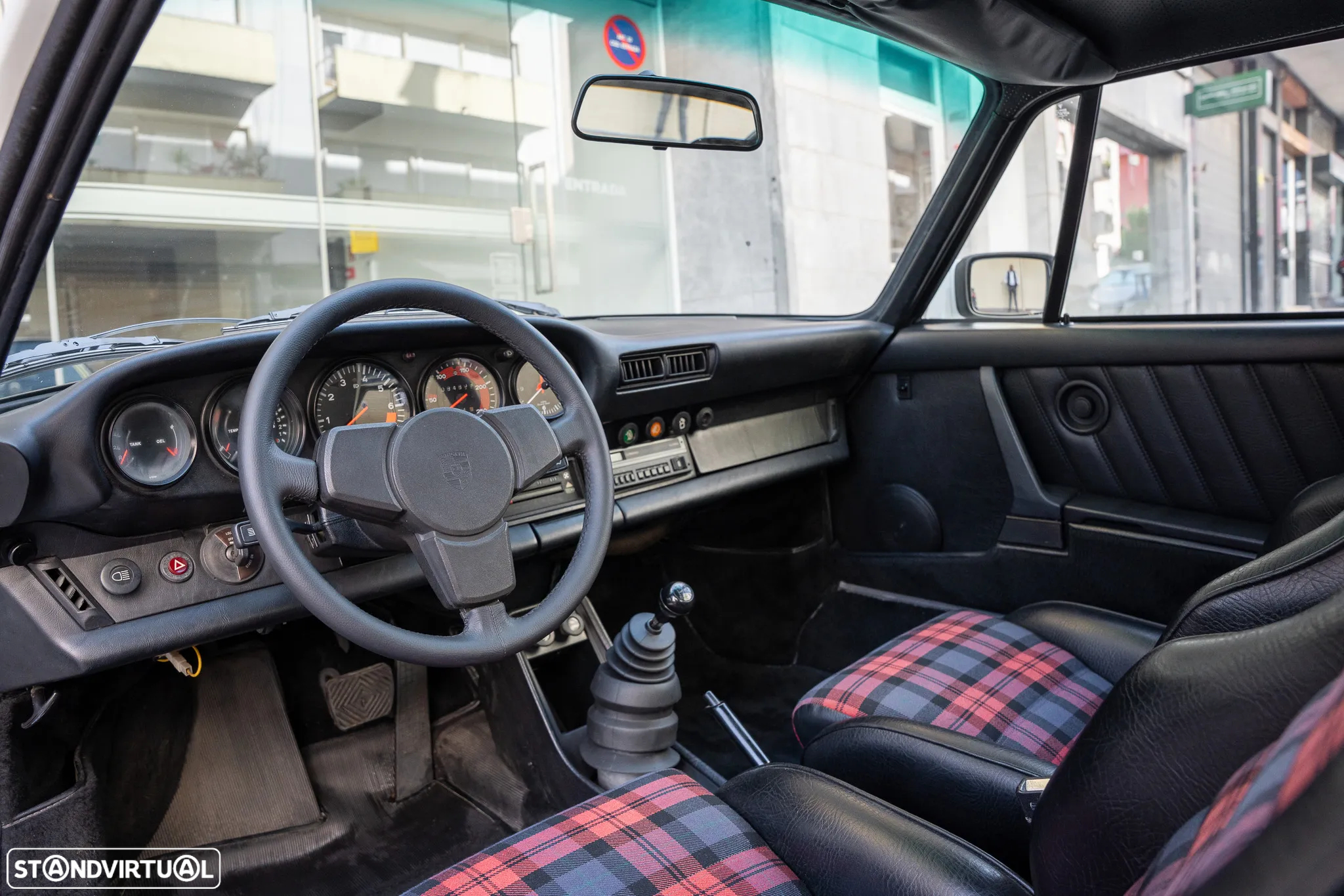 Porsche 911 Série G - 10