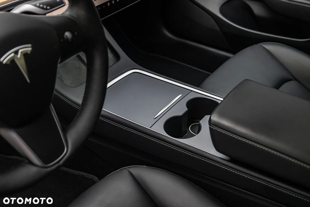 Tesla Model 3 - 16