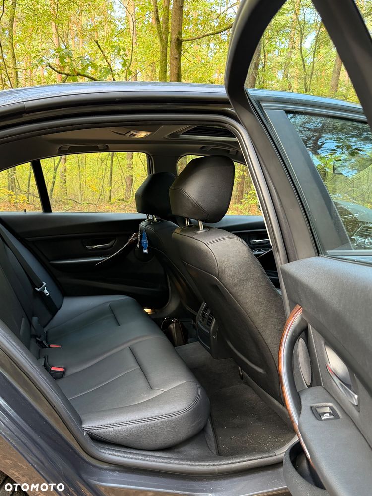 BMW Seria 3 320i GPF xDrive M Sport Shadow - 15
