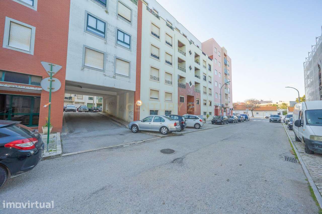 Garagem com Excelente Localização | Bairro Afonso Costa – Setúbal - Grande imagem: 2/18