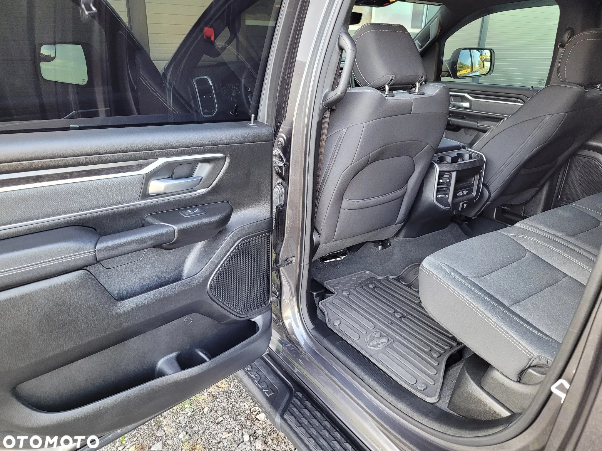 RAM 1500 Crew Cab Shortbed Bighorn - 9