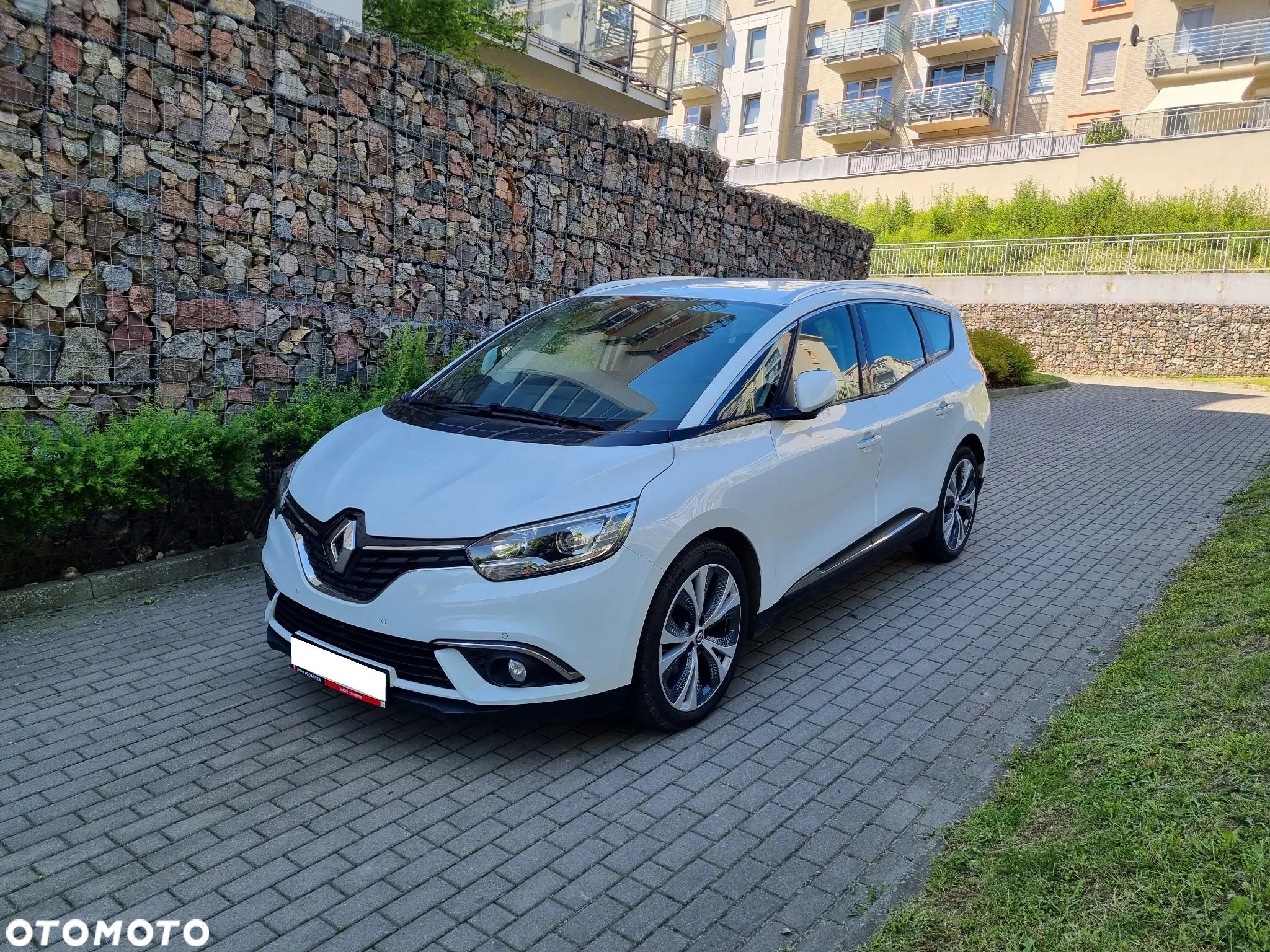 Renault Grand Scenic - 1