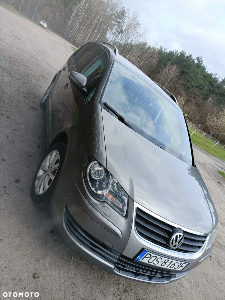 Volkswagen Touran 1.9 TDI DPF Highline DSG - 2