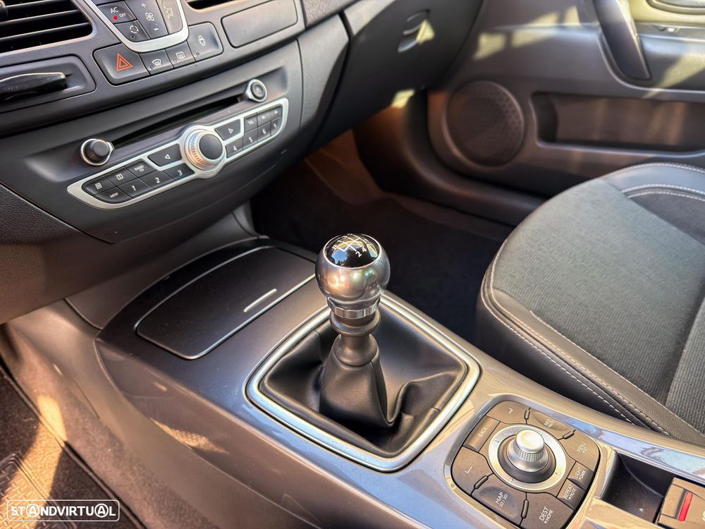 Renault Laguna Break 2.0 dCi GT 4Control - 24