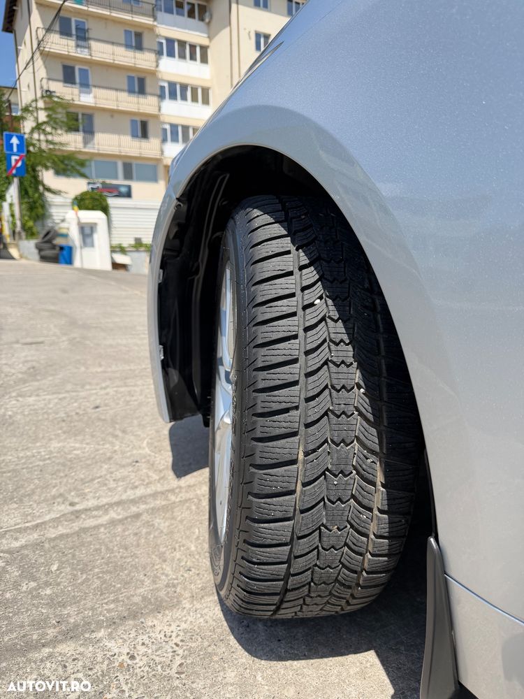 Toyota Corolla 1.8 HSD Business - 40