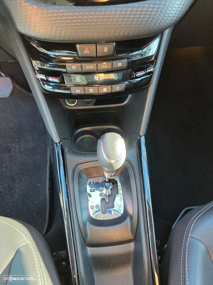 Peugeot 2008 1.2 PureTech Allure EAT6 - 13