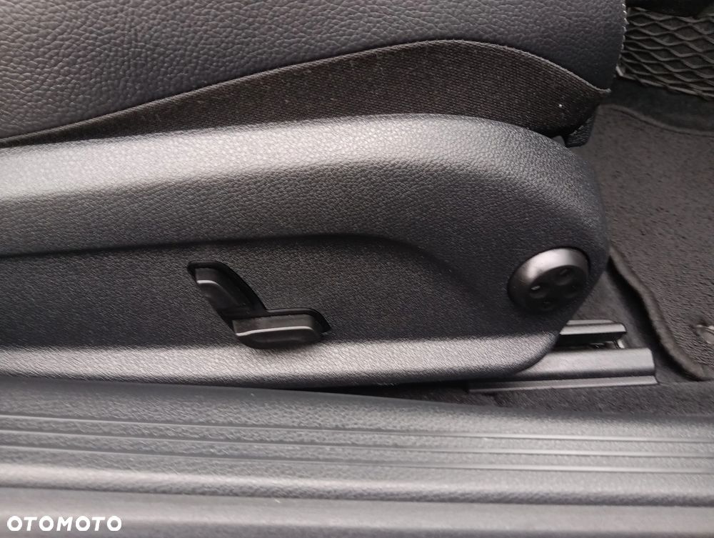 Mercedes-Benz Klasa C 250 Coupe 9G-TRONIC AMG Line - 31