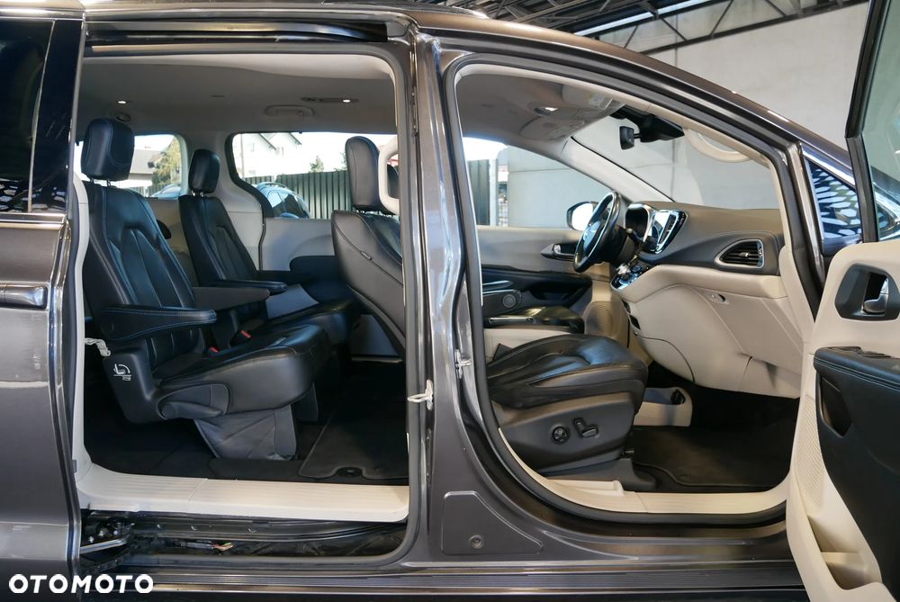 Chrysler Pacifica - 9