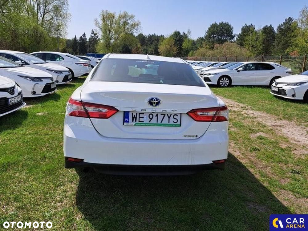 Toyota Camry - 4