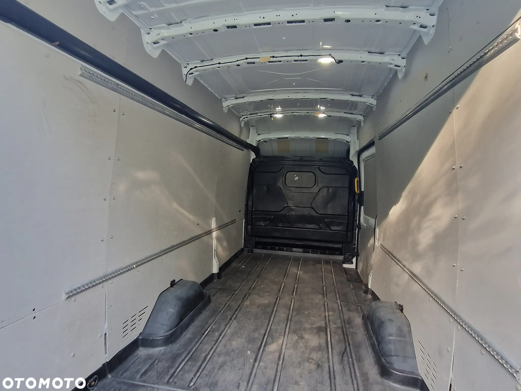 Ford Transit - 11