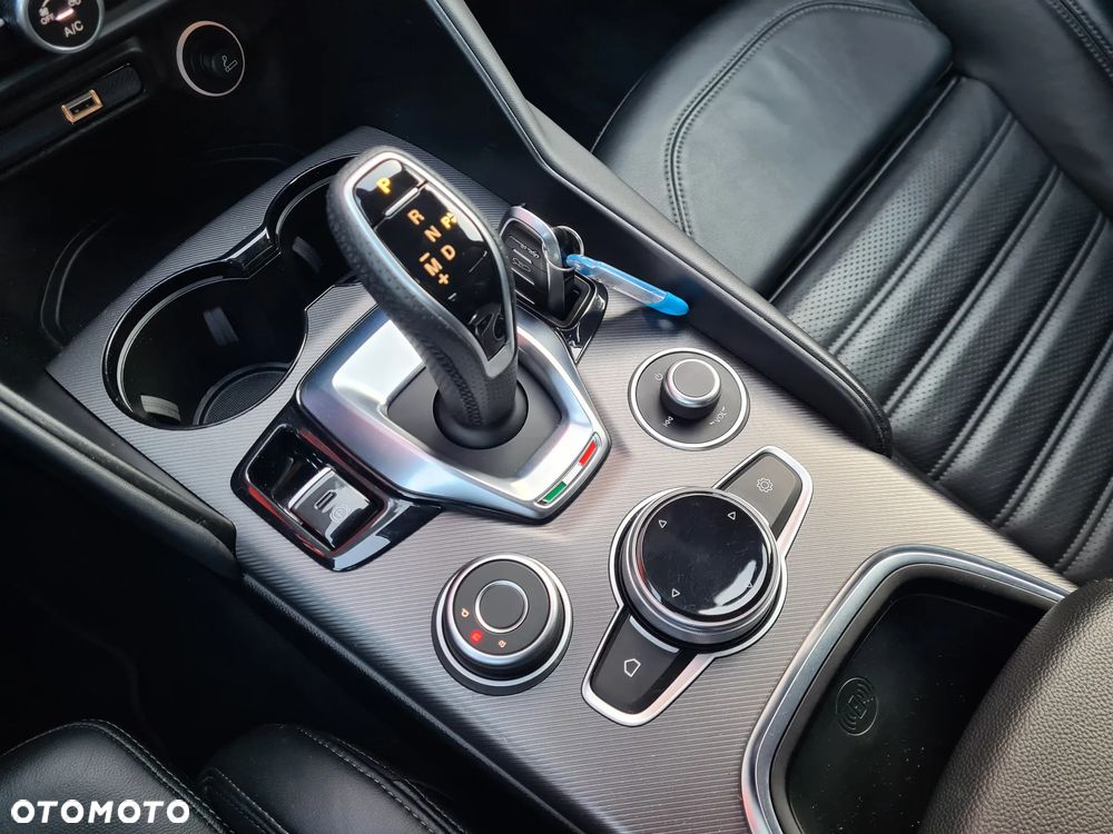 Alfa Romeo Giulia 2.0 Turbo Veloce Q4 - 25