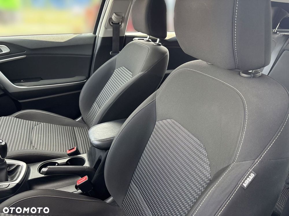 Kia Ceed - 10