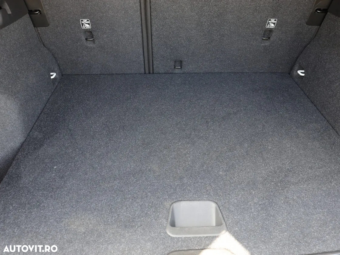 Volvo XC 40 T3 AT8 Momentum - 24